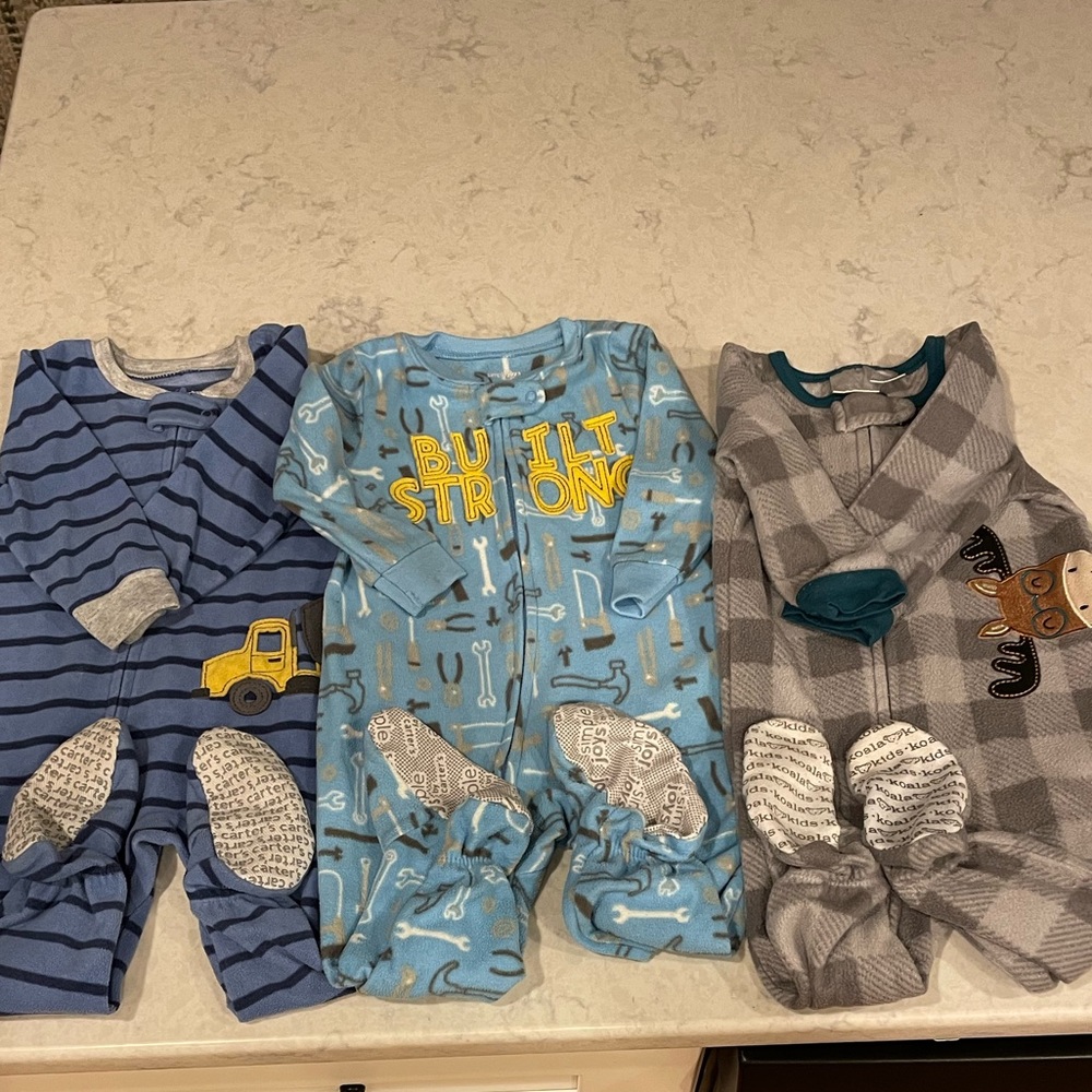 Lot of fleece Footsie pajamas 12 months